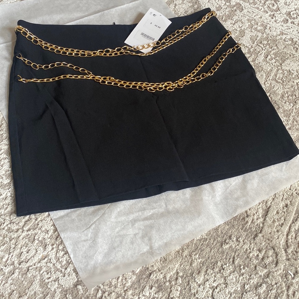 Zara Mini skirt with gold chain